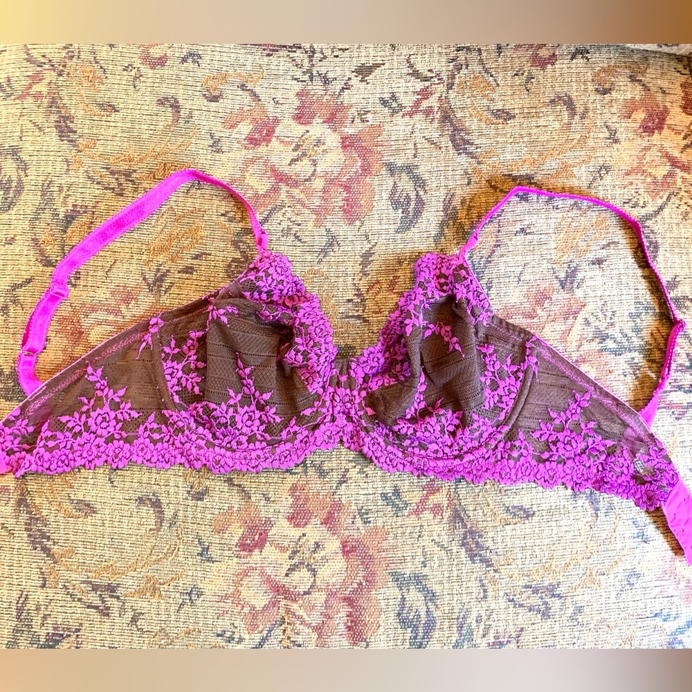 Bra by Wacoal.   Great Condition.  34DD